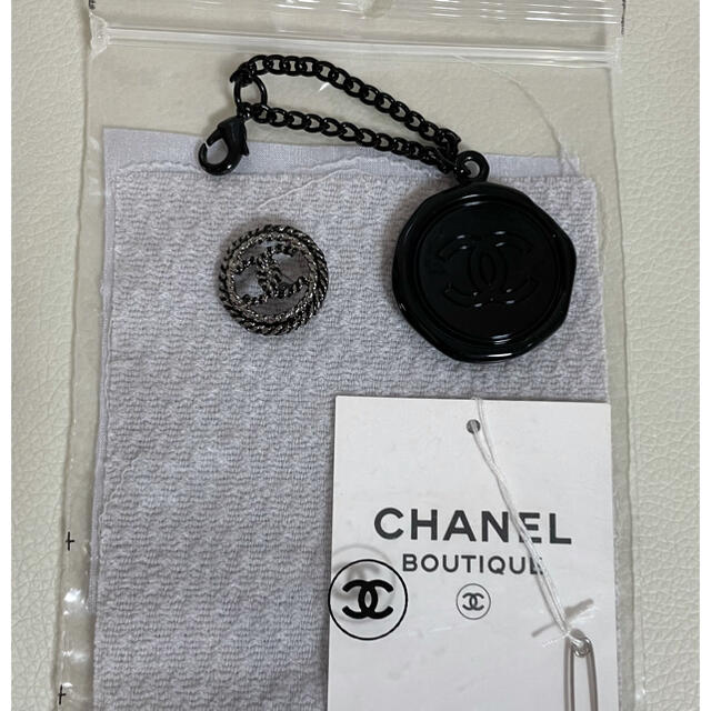 CHANEL(シャネル)のCHANEL シャネル　ボタン　ノベルティ　キーホルダー レディースのファッション小物(キーホルダー)の商品写真