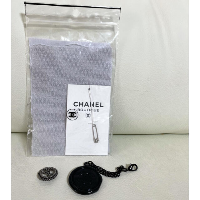 CHANEL(シャネル)のCHANEL シャネル　ボタン　ノベルティ　キーホルダー レディースのファッション小物(キーホルダー)の商品写真