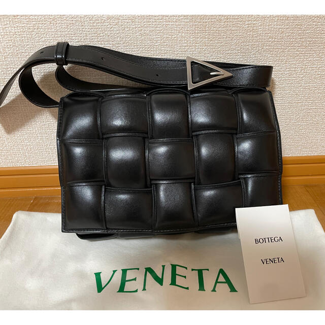 Bottega Veneta(ボッテガヴェネタ)のボッテガヴェネタ　パデットカセット　正規品　美品 レディースのバッグ(ショルダーバッグ)の商品写真