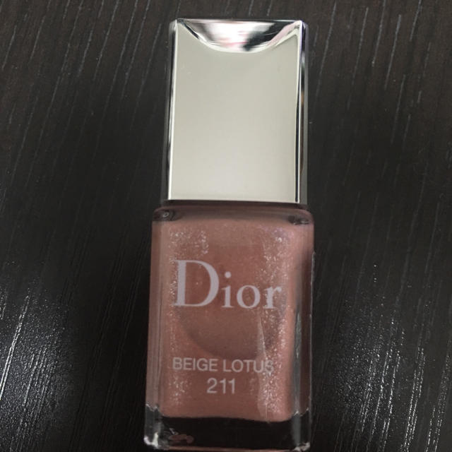 Dior(ディオール)の未使用！ディオールベージュネイルカラー コスメ/美容のネイル(マニキュア)の商品写真