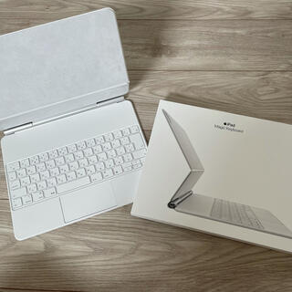アップル(Apple)のMagic Keyboard 12.9インチ ホワイト(iPadケース)