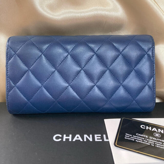 CHANEL(シャネル)の美品♡ CHANEL シャネル マトラッセ フラップ 長財布 ブルー 正規品 レディースのファッション小物(財布)の商品写真