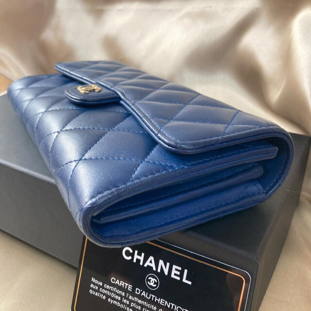 CHANEL(シャネル)の美品♡ CHANEL シャネル マトラッセ フラップ 長財布 ブルー 正規品 レディースのファッション小物(財布)の商品写真