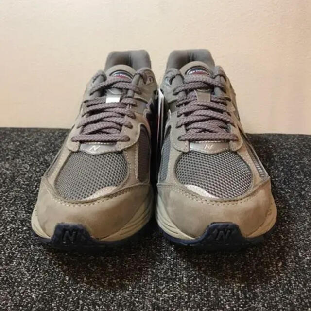 New Balance(ニューバランス)の新品NEW BALANCE ML2002RAグレー　GRAY27.5cm メンズの靴/シューズ(スニーカー)の商品写真