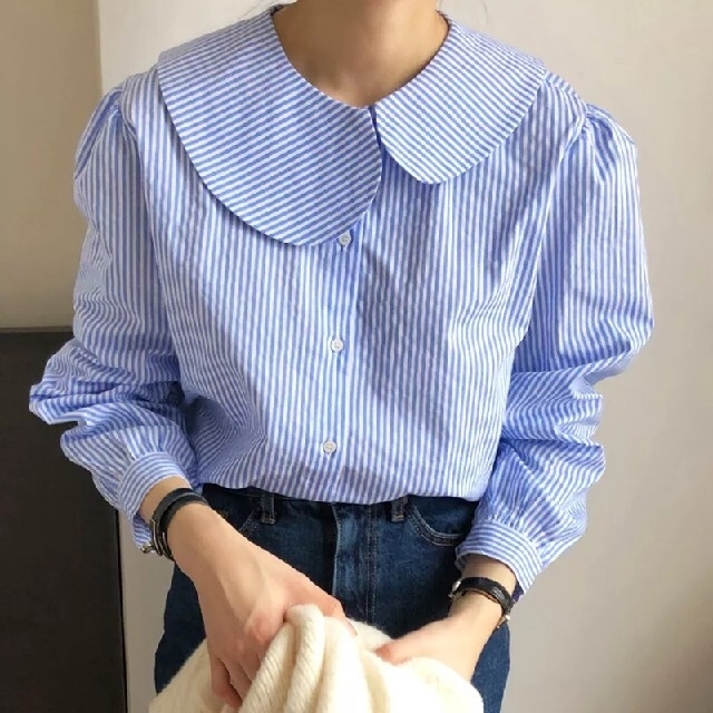 dholic(ディーホリック)の襟付きストライプシャツ　ブラウス　ブルー　韓国　dholic 丸襟 レディースのトップス(シャツ/ブラウス(長袖/七分))の商品写真