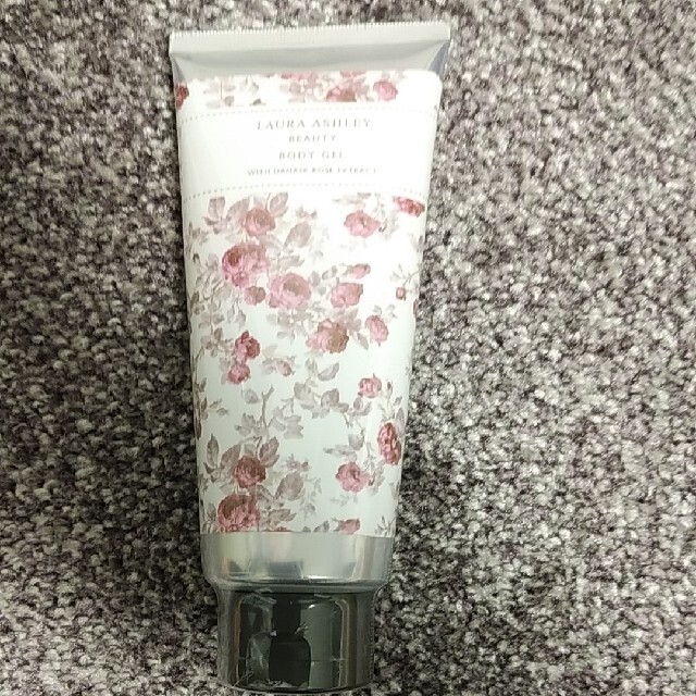 LAURA ASHLEY(ローラアシュレイ)のLAURA ASHLEY BEAUTY BODY GEL ティーローズの香り コスメ/美容のボディケア(ボディクリーム)の商品写真