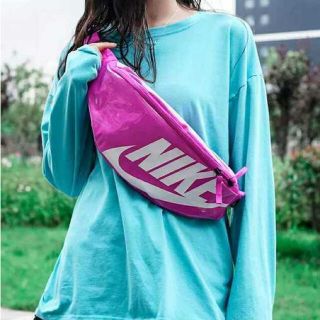 ナイキ(NIKE)のNIKE ナイキ ヘリテージ MTRL ヒップ パック ピンク(ボディバッグ/ウエストポーチ)