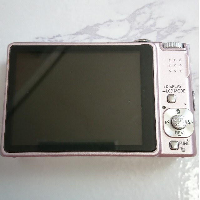 Panasonic(パナソニック)のPanasonic LUMIX DMC-FX55-p デジタルカメラ ピンク スマホ/家電/カメラのカメラ(コンパクトデジタルカメラ)の商品写真