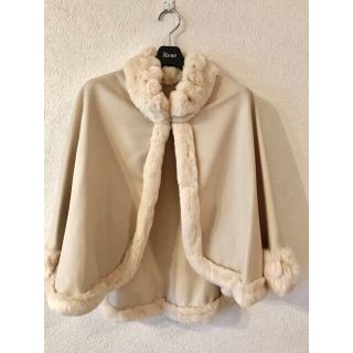 ルネ(René)の美品❣️ オフホワイト　ファーケープ　　ルネ　フォクシー(ポンチョ)