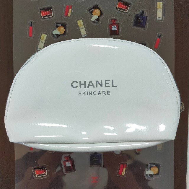 CHANEL(シャネル)のコスメポーチシャネルノベルティー コスメ/美容のコスメ/美容 その他(その他)の商品写真