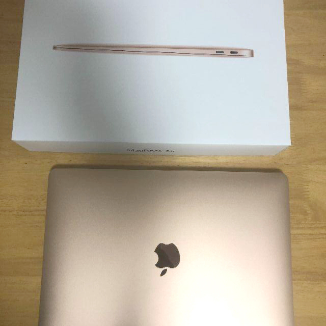 ほぼ新品☆ MacBook Air 2020　ゴールド　USBドッグ付き！！ スマホ/家電/カメラのPC/タブレット(ノートPC)の商品写真