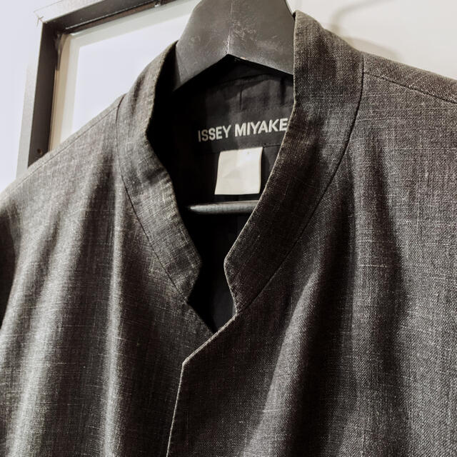 ISSEY MIYAKE(イッセイミヤケ)のISSEY MIYAKE linen tailored jacket メンズのジャケット/アウター(テーラードジャケット)の商品写真
