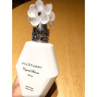 ジルスチュアート(JILLSTUART)の【新品・未開封】ジルスチュアート　スノーパフューム　ボディーローション(化粧水/ローション)