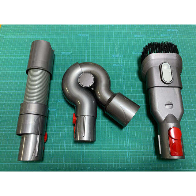 Dyson(ダイソン)の【値下げ‼️】ダイソン v10 fluffy+ sv12 掃除機 スマホ/家電/カメラの生活家電(掃除機)の商品写真