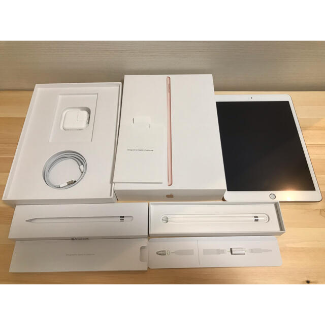 Apple(アップル)のiPad 第7世代 Wi-Fi、Apple pencil、キーボードのフルセット スマホ/家電/カメラのPC/タブレット(タブレット)の商品写真