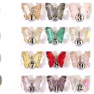 No.26 ネイルチップ　蝶々　シルバー　オーロラ　シルバー　パール ハンドメイドのアクセサリー(ネイルチップ)の商品写真