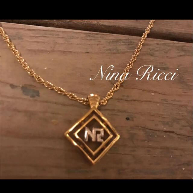 NINA RICCI(ニナリッチ)のNINA RICCI NR ロゴ スクエア モチーフ ネックレス ペンダント レディースのアクセサリー(ネックレス)の商品写真