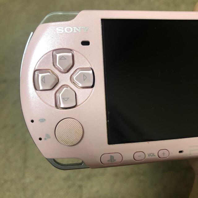 PlayStation Portable(プレイステーションポータブル)のpsp3000 ブロッサムピンク エンタメ/ホビーのゲームソフト/ゲーム機本体(携帯用ゲーム機本体)の商品写真