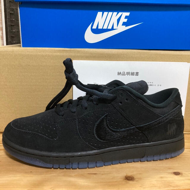 NIKE(ナイキ)の28.0cm UNDEFEATED × NIKE DUNK LOW BLACK メンズの靴/シューズ(スニーカー)の商品写真