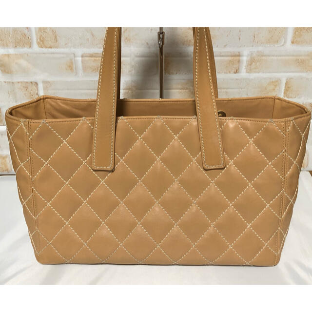CHANEL シャネル ステッチレザー ゴールドロゴトートバッグ - www