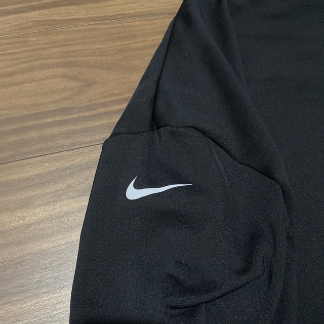 NIKE(ナイキ)のNIKE ブラック　フーディー　レディース　Mサイズ レディースのトップス(パーカー)の商品写真