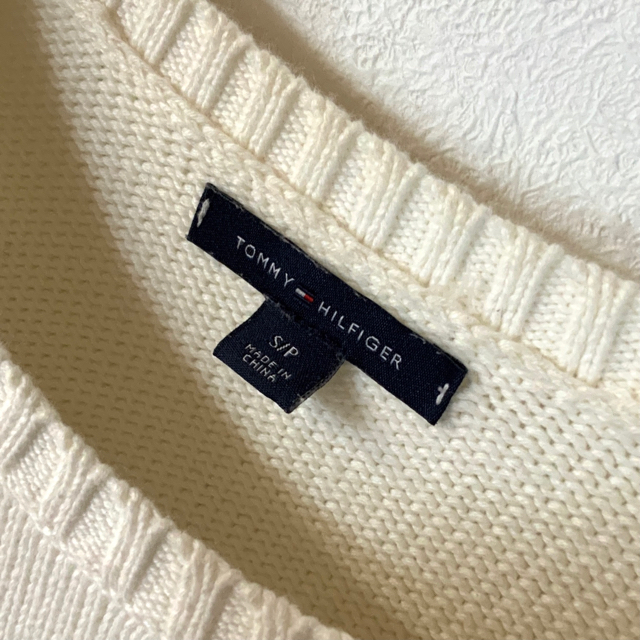 TOMMY HILFIGER(トミーヒルフィガー)のTOMMY HILFIGER オーバーフラッグロゴ ローゲージ コットンニット メンズのトップス(ニット/セーター)の商品写真