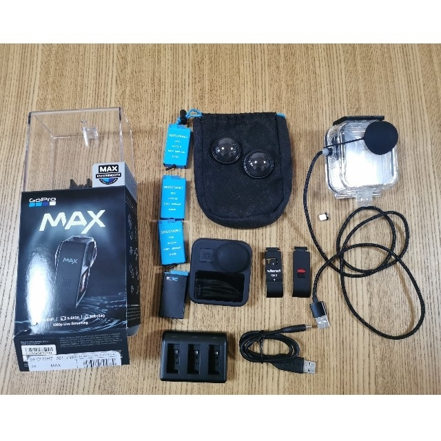 GoPro(ゴープロ)のGoPro MAX 付属品多数　バッテリー計4つ　防水ハウジング スマホ/家電/カメラのカメラ(ビデオカメラ)の商品写真