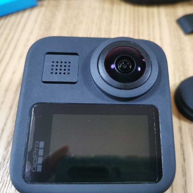 GoPro(ゴープロ)のGoPro MAX 付属品多数　バッテリー計4つ　防水ハウジング スマホ/家電/カメラのカメラ(ビデオカメラ)の商品写真