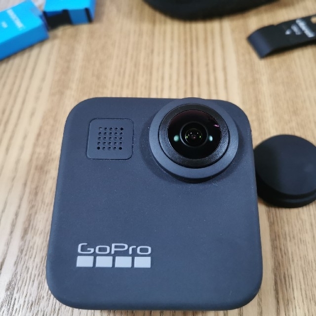 GoPro(ゴープロ)のGoPro MAX 付属品多数　バッテリー計4つ　防水ハウジング スマホ/家電/カメラのカメラ(ビデオカメラ)の商品写真