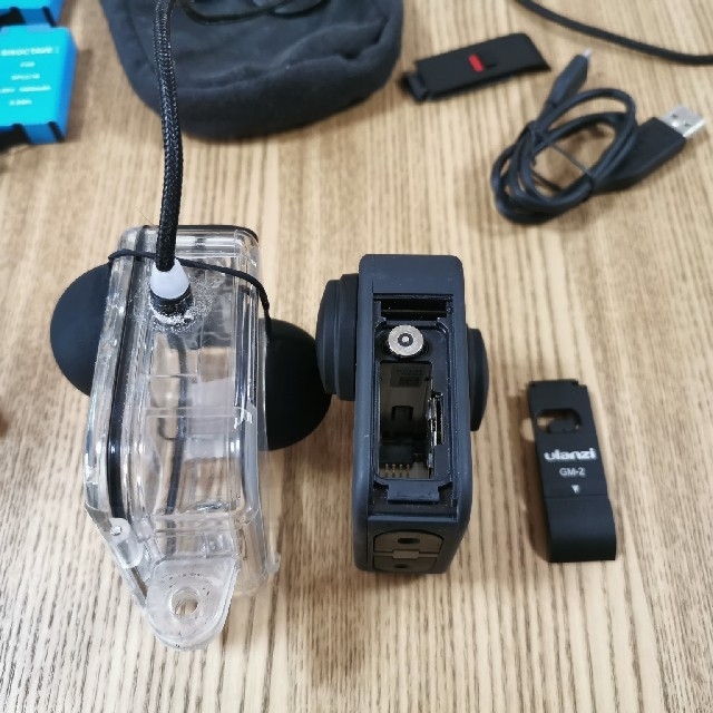 GoPro(ゴープロ)のGoPro MAX 付属品多数　バッテリー計4つ　防水ハウジング スマホ/家電/カメラのカメラ(ビデオカメラ)の商品写真