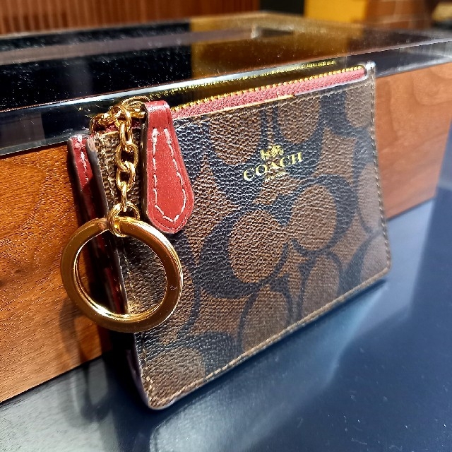 COACH(コーチ)のCOACH　コーチ　パスケース　キーリング　コインケース　中古品 レディースのファッション小物(名刺入れ/定期入れ)の商品写真