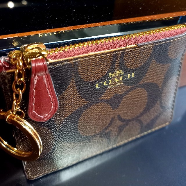 COACH(コーチ)のCOACH　コーチ　パスケース　キーリング　コインケース　中古品 レディースのファッション小物(名刺入れ/定期入れ)の商品写真