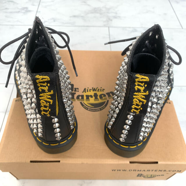 Dr.Martens(ドクターマーチン)のマジ最終価格❗激レア美品‼️ドクターマーチン スタッズブーツ シルバー UK6 メンズの靴/シューズ(ブーツ)の商品写真