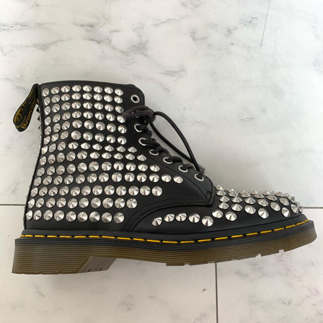 Dr.Martens(ドクターマーチン)のマジ最終価格❗激レア美品‼️ドクターマーチン スタッズブーツ シルバー UK6 メンズの靴/シューズ(ブーツ)の商品写真