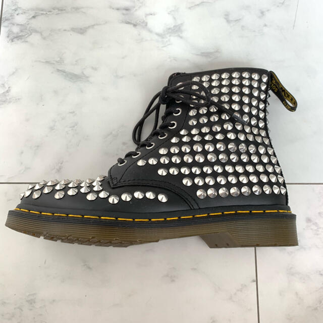 Dr.Martens(ドクターマーチン)のマジ最終価格❗激レア美品‼️ドクターマーチン スタッズブーツ シルバー UK6 メンズの靴/シューズ(ブーツ)の商品写真