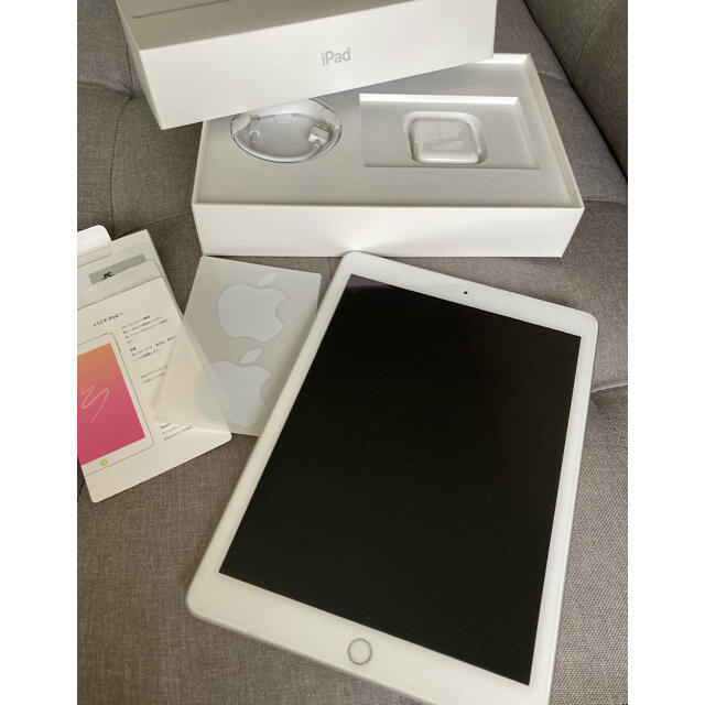 売れ筋新商品 Apple - シルバー　WiFiモデル　アダプタ　ケーブル付き 第6世代　32GB iPad タブレット