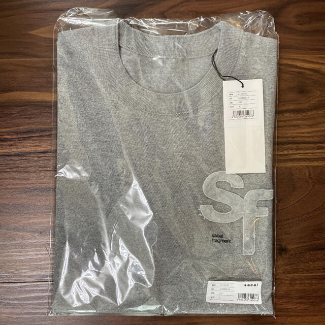 sacai(サカイ)のL グレー sacai x Fragment サカイ フラグメント Tシャツ メンズのトップス(Tシャツ/カットソー(半袖/袖なし))の商品写真