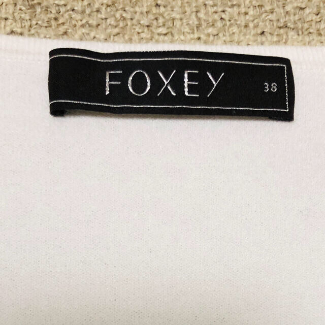 FOXEY(フォクシー)のFOXEY フォクシー　白　ショート　ボレロ　38 レディースのトップス(ボレロ)の商品写真