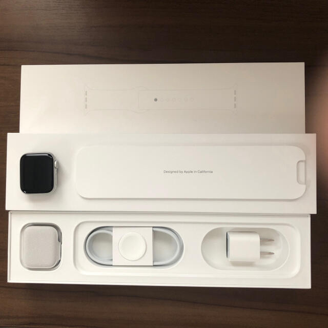 Apple(アップル)のApple Watch Series 5 GPSモデル スマホ/家電/カメラのスマホ/家電/カメラ その他(その他)の商品写真