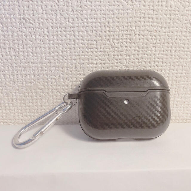 AirPods Pro エアポッズプロ ケース　カーボン　年末値下げします スマホ/家電/カメラのオーディオ機器(ヘッドフォン/イヤフォン)の商品写真