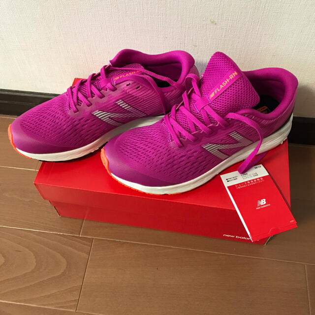 newbalanceスニーカー　flash ランニング