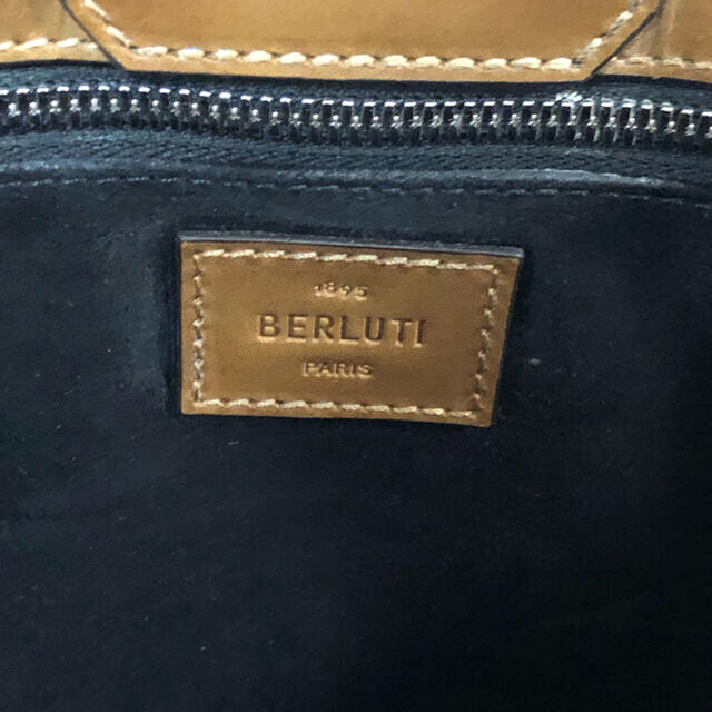 Berluti(ベルルッティ)の【超美品】ベルルッティ　Belruti 　トゥジュールミニ　レザー　トートバッグ メンズのバッグ(トートバッグ)の商品写真