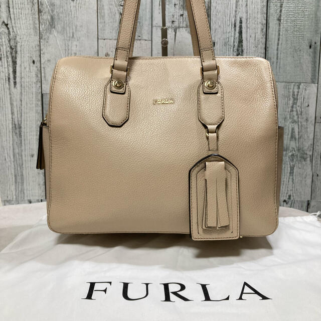 ハンドバッグ新品・未使用　FURLA フルラ ハンドバッグ　レザー　ベージュ