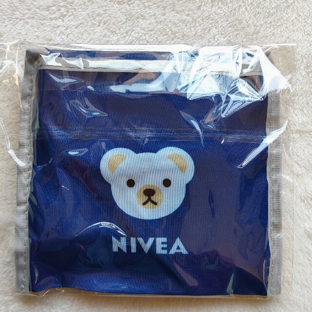 新品未使用　超軽量　NIVEA エコバッグ　ニベアブルー色 レディースのバッグ(エコバッグ)の商品写真