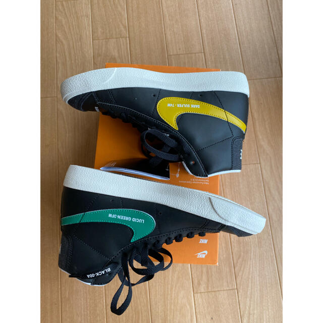 NIKE(ナイキ)の新品未使用ナイキ ブレザー NIKE ウィメンズ　BLAZER MID 77 レディースの靴/シューズ(スニーカー)の商品写真