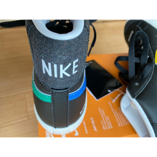 NIKE(ナイキ)の新品未使用ナイキ ブレザー NIKE ウィメンズ　BLAZER MID 77 レディースの靴/シューズ(スニーカー)の商品写真