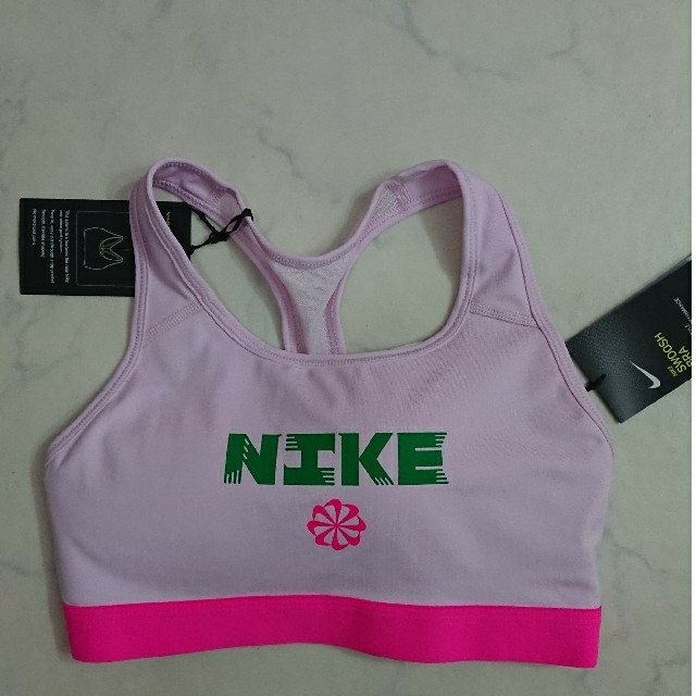 NIKE(ナイキ)の新品 NIKE ブラトップ スポーツブラ スポブラ ナイキ レディースのトップス(タンクトップ)の商品写真