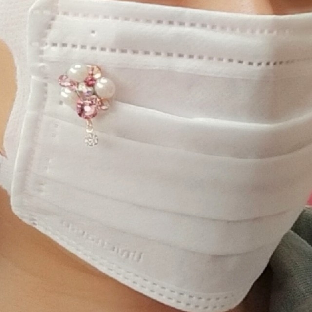 ピンク系マスクチャーム♡オールスワロフスキー使用♡ ハンドメイドのアクセサリー(チャーム)の商品写真