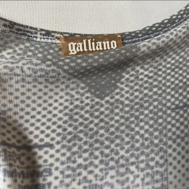 GALLIANO(ガリアーノ)のSOLD  Galliano ガリアーノ　ニュースペーパー　バタフライ　トップス レディースのトップス(Tシャツ(長袖/七分))の商品写真