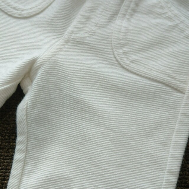 UNIQLO(ユニクロ)のUNIQLO★白のパンツ👖８０ キッズ/ベビー/マタニティのベビー服(~85cm)(パンツ)の商品写真